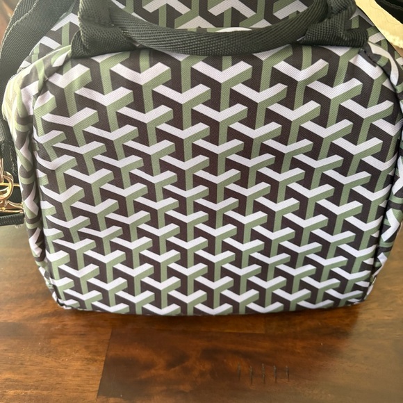 New Geometric Black, Green and Gray Fit + Fresh Lunch Tote - Picture 4 of 5